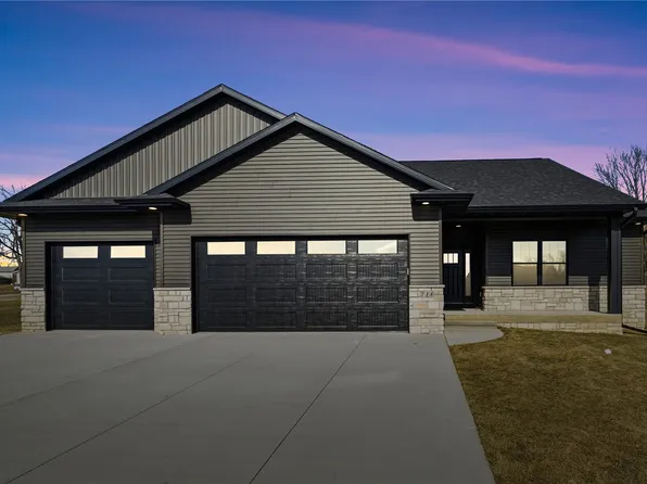 718 Pointer Cir, Center Point, IA 52213