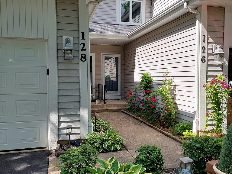 126 Hampton Ave — Photo 1