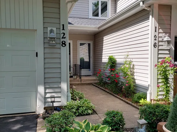 126 Hampton Ave, Westmont, IL 60559