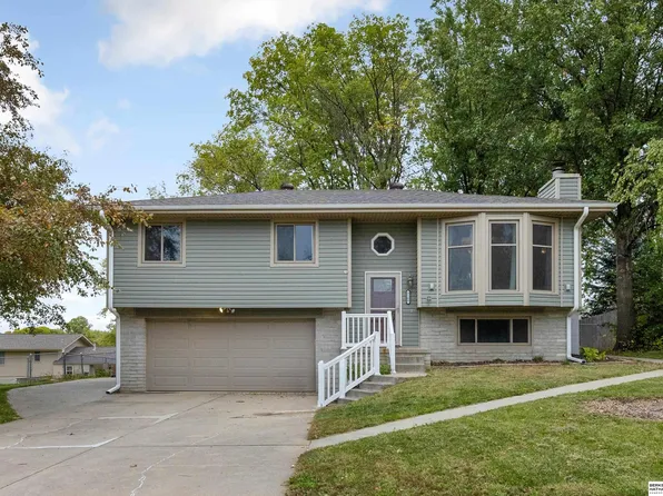 3108 Mirror Cir, Bellevue, NE 68123