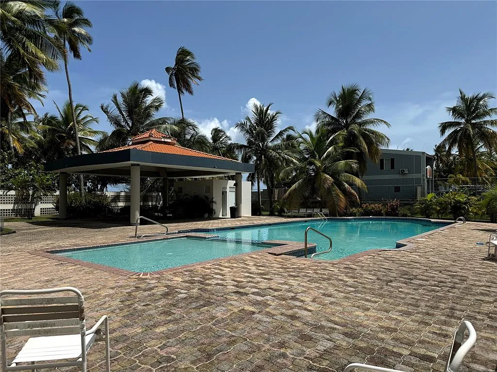 2 bed, 2.5 bath, 1466 sqft, $1,650 — Photo 2