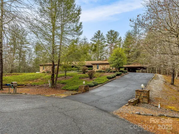 57 Hamilton Dr, Hendersonville, NC 28739