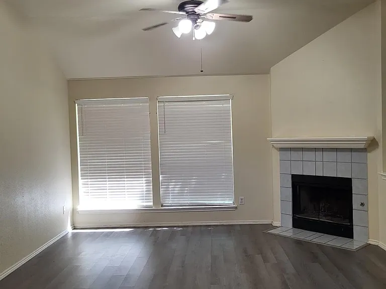 304 N Kings Canyon Dr — Photo 3