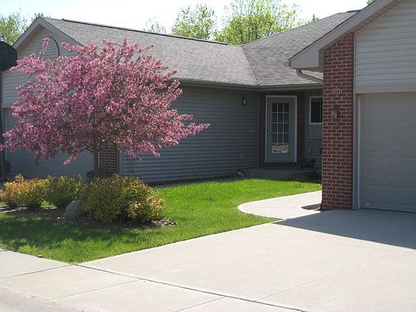1st image of 70 Sinnott Pl