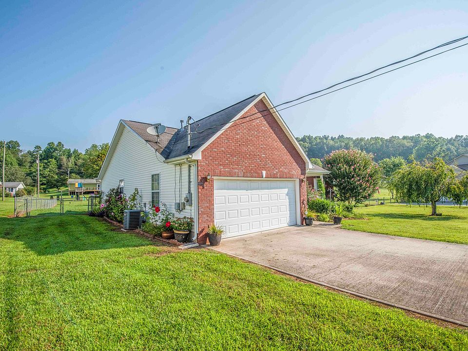 2nd image of 115 Luke Leinart Ln