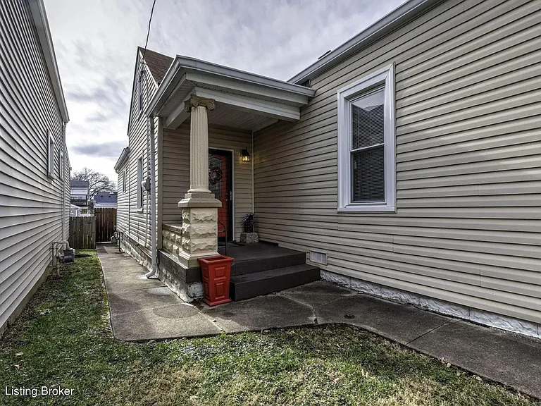 1102 Lydia St — Photo 2