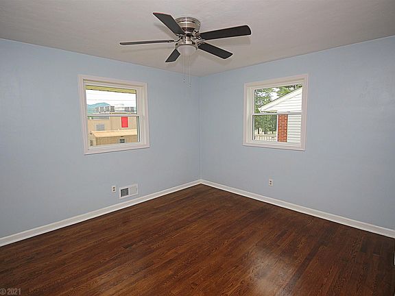4th image of 1526 Longview Ave