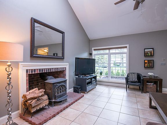 4th image of 70 Arrow Wood Pl