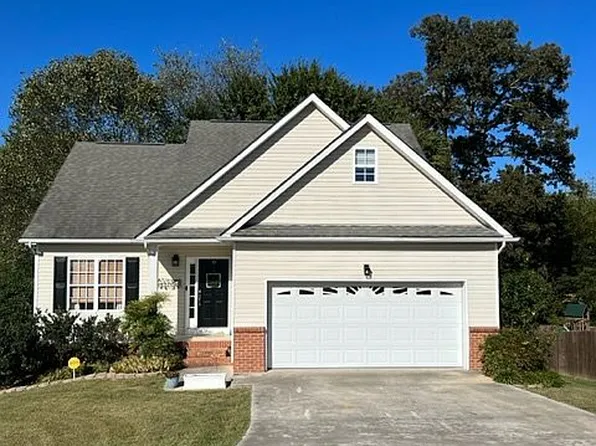 10150 Sovereign Pointe Dr, Soddy Daisy, TN 37379