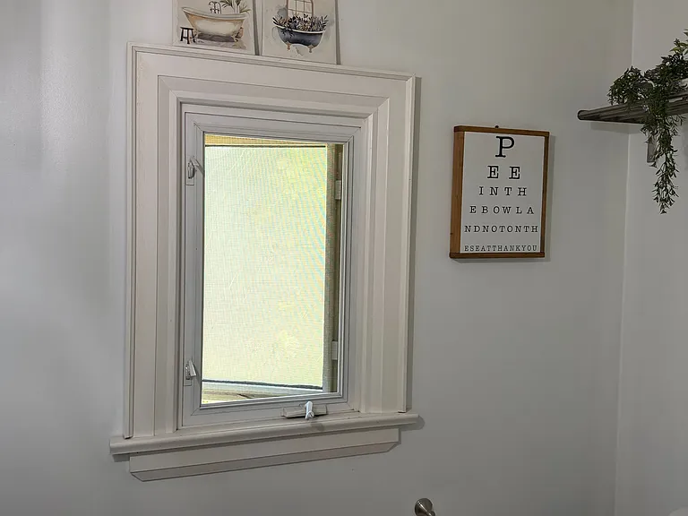 94 Roxborough Ave — Photo 23