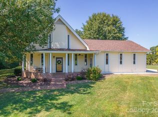 10325 Country Ln, Charlotte, NC 28214