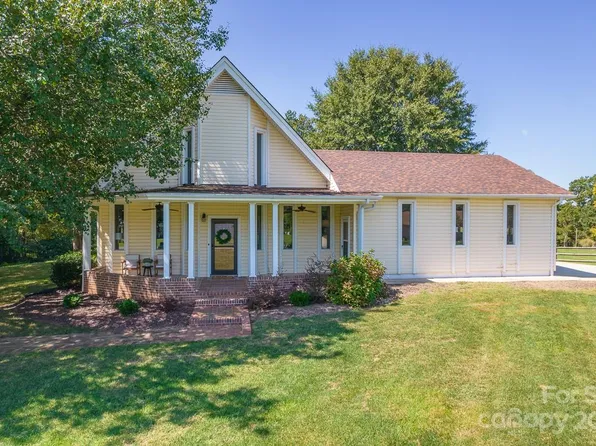 10325 Country Ln, Charlotte, NC 28214