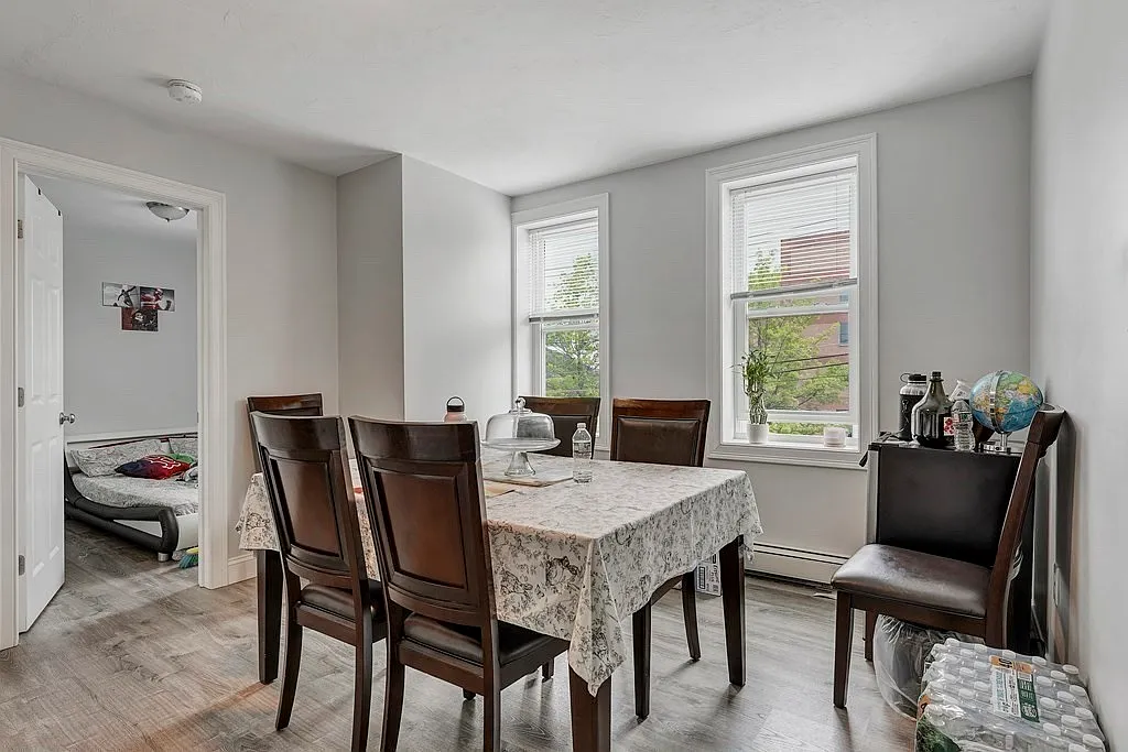 3 bed, 1200 sqft, $3,350 — Photo 2