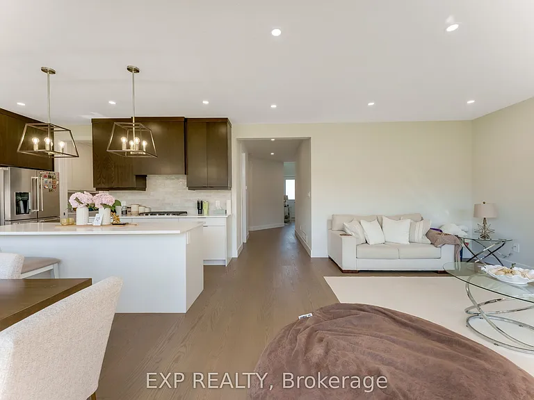 266 Hesselman Cres — Photo 18