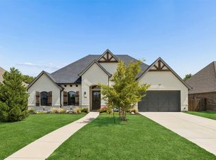 1048 Whisper Willows Dr, Fort Worth, TX 76052