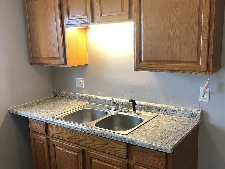 57 Pointview Ave #D — Photo 5