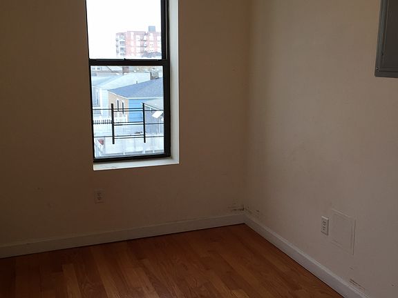 3rd image of 12311 Rockaway Beach Blvd APT 4D