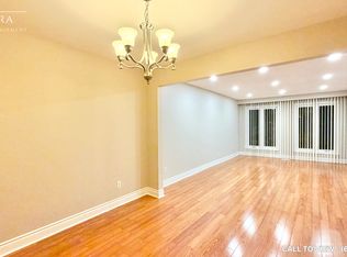 785 Gorham St #1, Newmarket, ON L3Y1L7