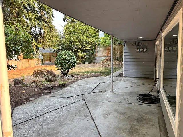14007 Greenwood Ave N — Photo 3
