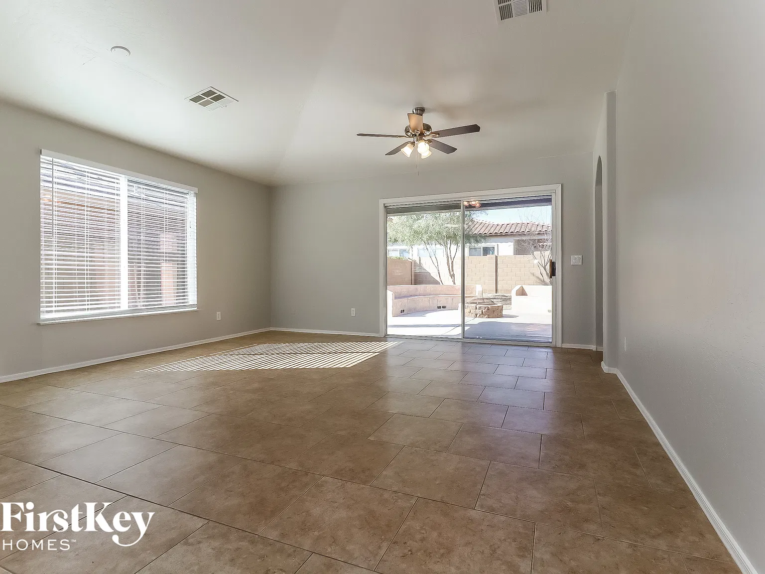 3 bed, 2.0 bath, 1092 sqft, $1,990 — Photo 2