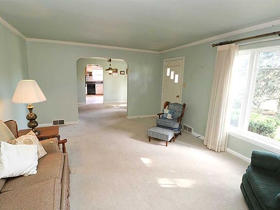 3rd image of 2708 Capitol Blvd