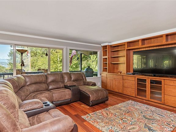 4th image of 29176 Beach Dr NE