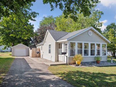 140 S Grove St, Belle Plaine, MN, 56011