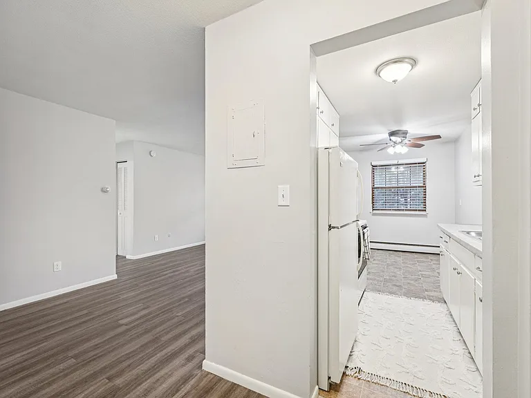 Colonial Terrace — Photo 18