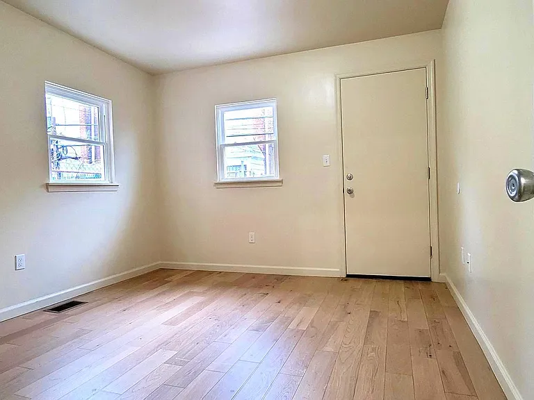 1219 W Silver St #1 — Photo 12