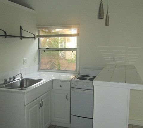3rd image of 109 W South Ave #6