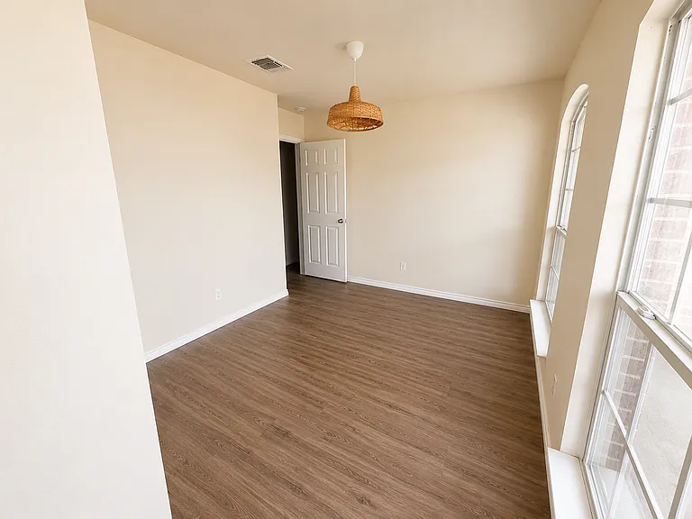 1617 Lubbock Dr — Photo 8