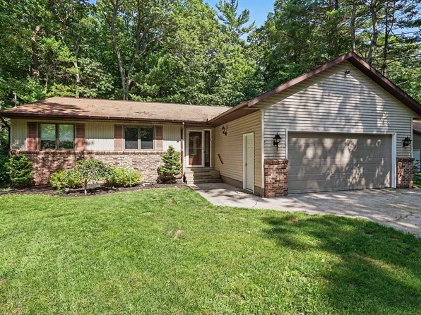 15892 152nd Ave, Spring Lake, MI 49456