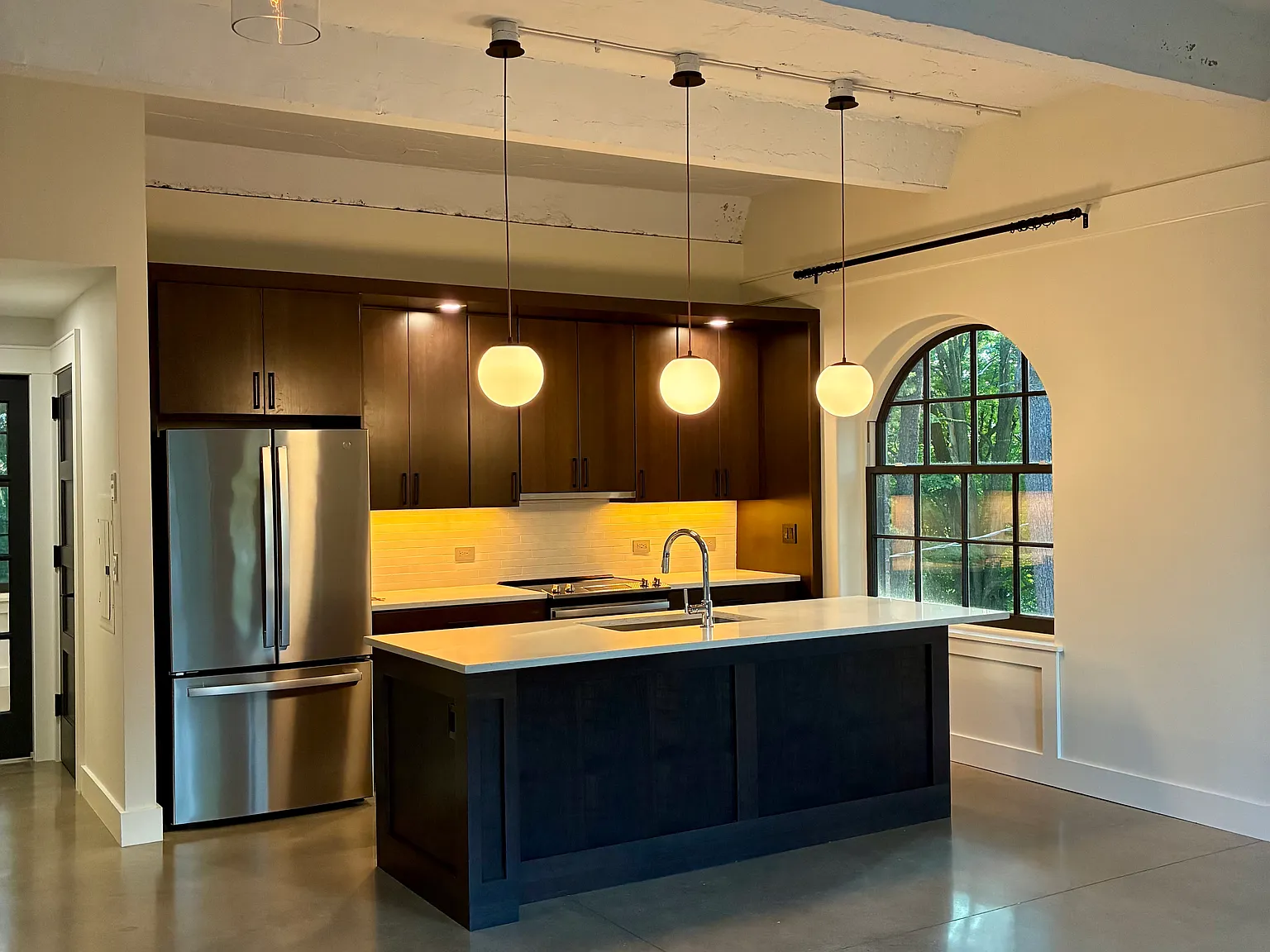 1 bed, 735 sqft, $2,700 — Photo 2