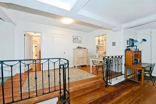 Rented by Bank Neary | media 9