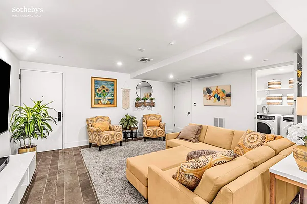 Sold by Sotheby's International Realty | media 21