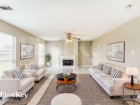 3rd image of 518 Foxglove Dr