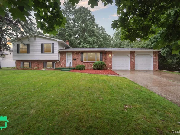 2300 Airfield Ln, Midland, MI 48642