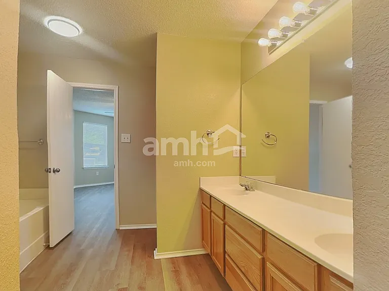 2736 Briscoe Dr — Photo 12