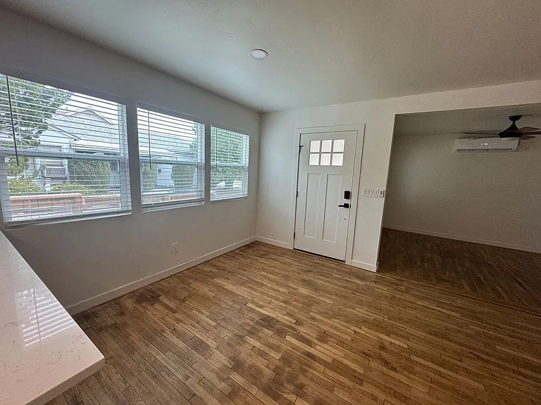 5714 Traffic Way — Photo 15