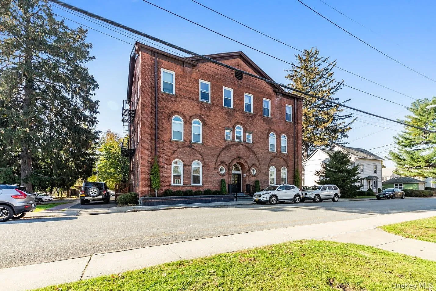 2 bed, 1.0 bath, 900 sqft, $2,700 — Photo 2