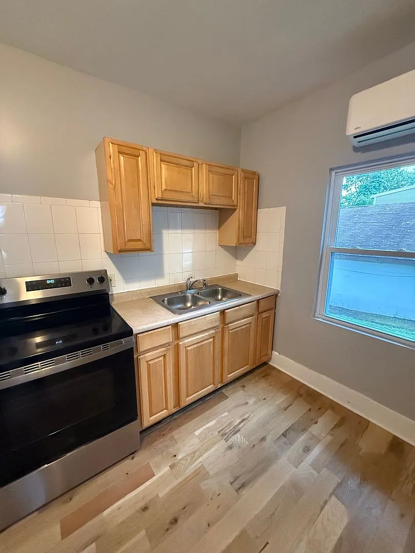 152 N. Miller St. — Photo 2