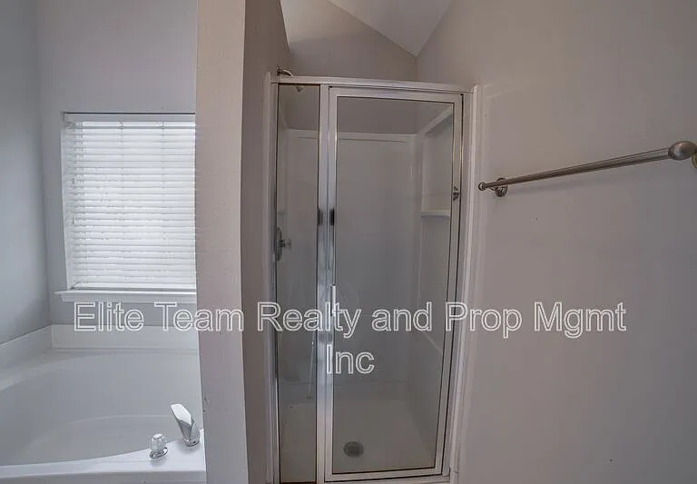 6434 Gatesville Ln — Photo 11