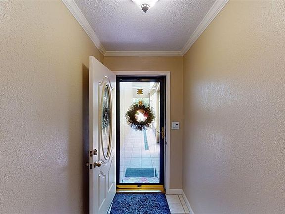 4th image of 404 Howard Ave APT A
