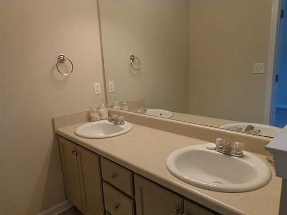 4th image of 568 River Birch Dr