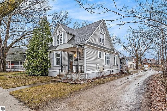 2nd image of 241 E 9th St