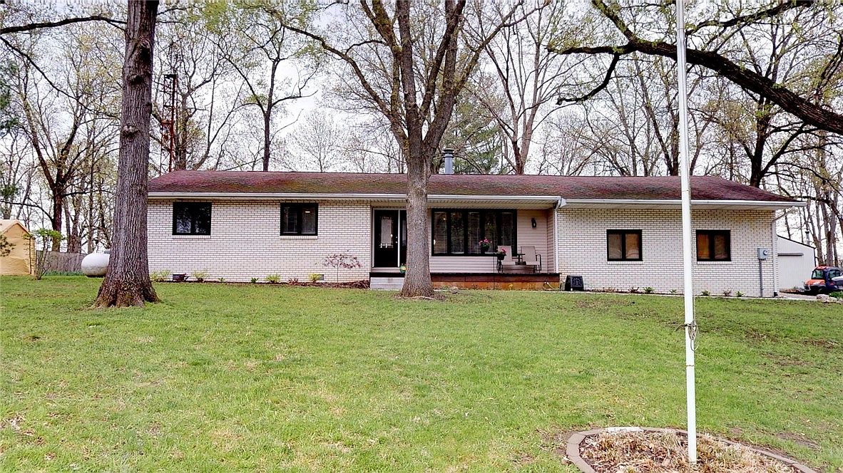 2 E Okaw Ests, Lovington, IL 61937 Zillow