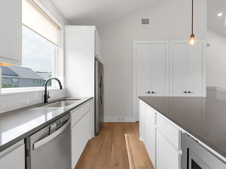 1028 Bastion Ct — Photo 3