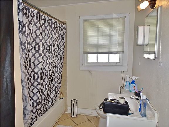 4th image of 1226 Shirley Dr