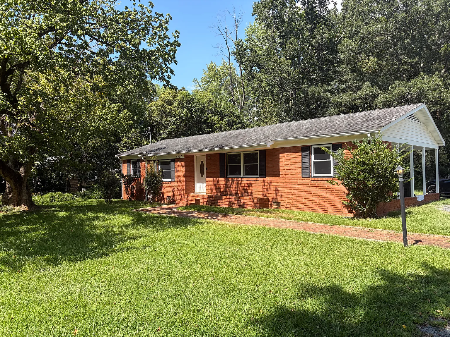 3 bed, 1174 sqft, $1,950 — Photo 1