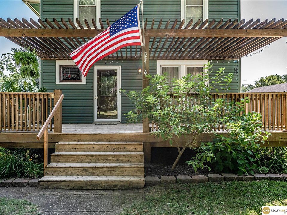 1st image of 221 N 14th St